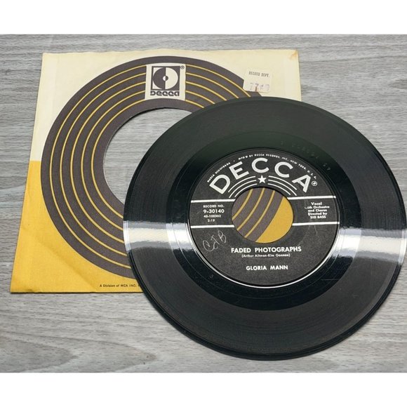 Gloria Mann You Can't Be Mine / Faded Photographs 45 DooWop Record Decca VG+ - Picture 4 of 4